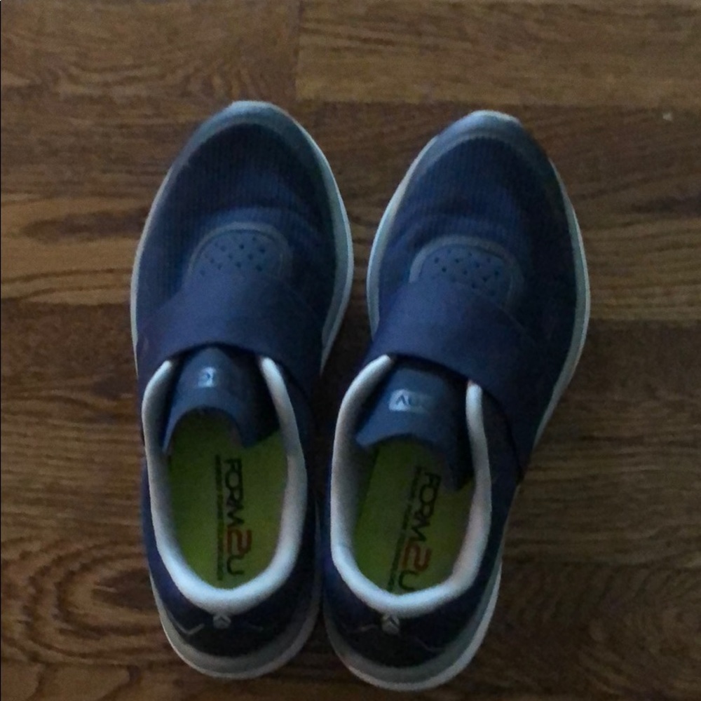 EUC womens saucony shoes sz 8